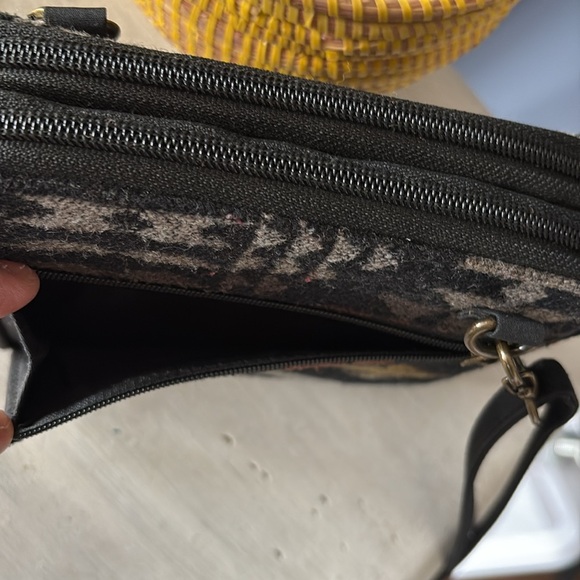 Pendleton Black and Brown Geometric Crossbody Bag - Picture 3 of 6